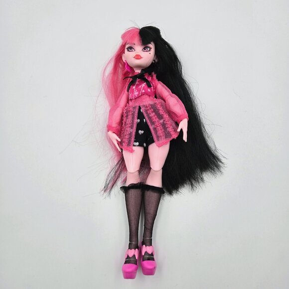 Monster High Doll Draculaura Count Fabulous 2021 Read - Picture 9 of 12